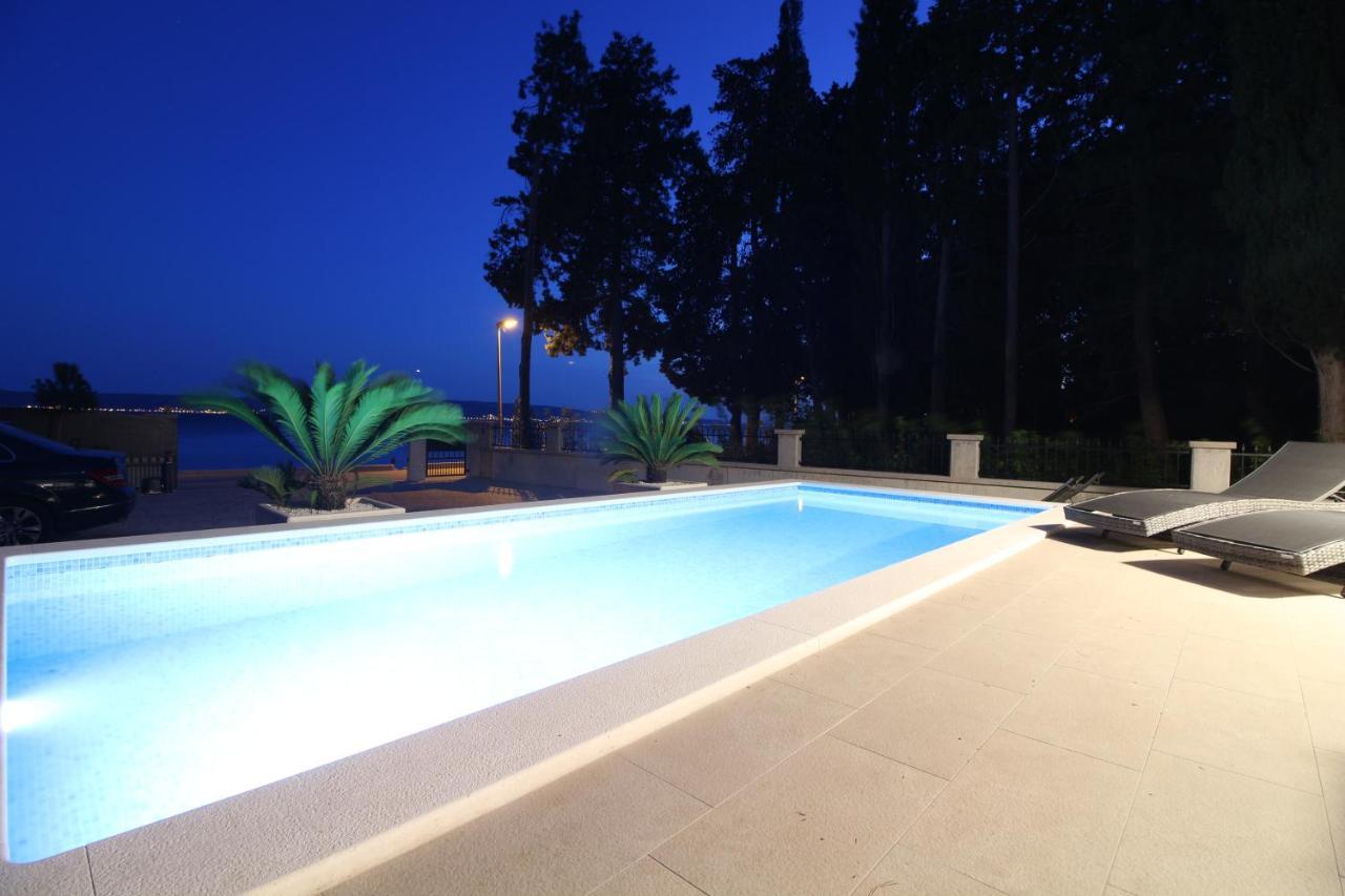 Villa Beachfront Sea Palace Kaštela Esterno foto