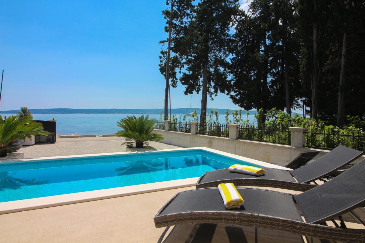 Villa Beachfront Sea Palace Kaštela Esterno foto