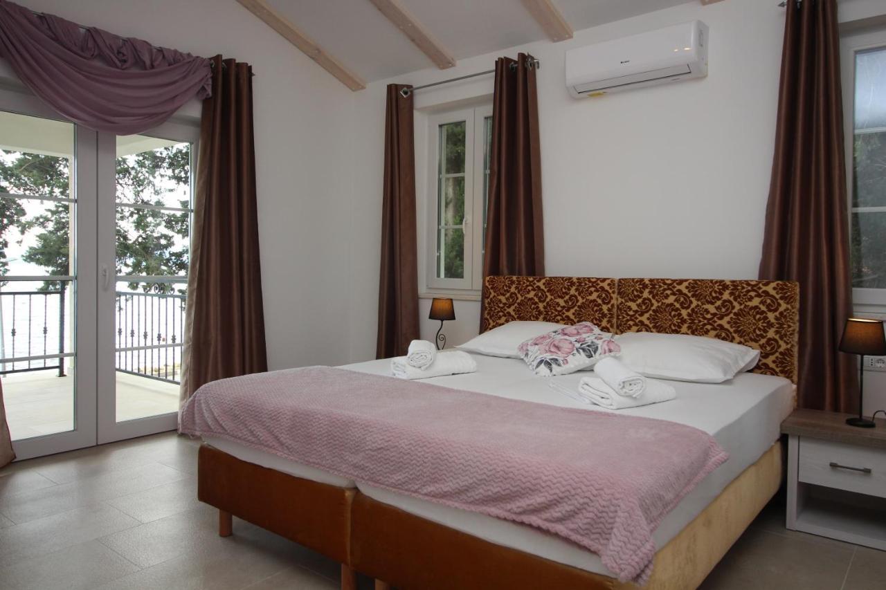 Villa Beachfront Sea Palace Kaštela Esterno foto