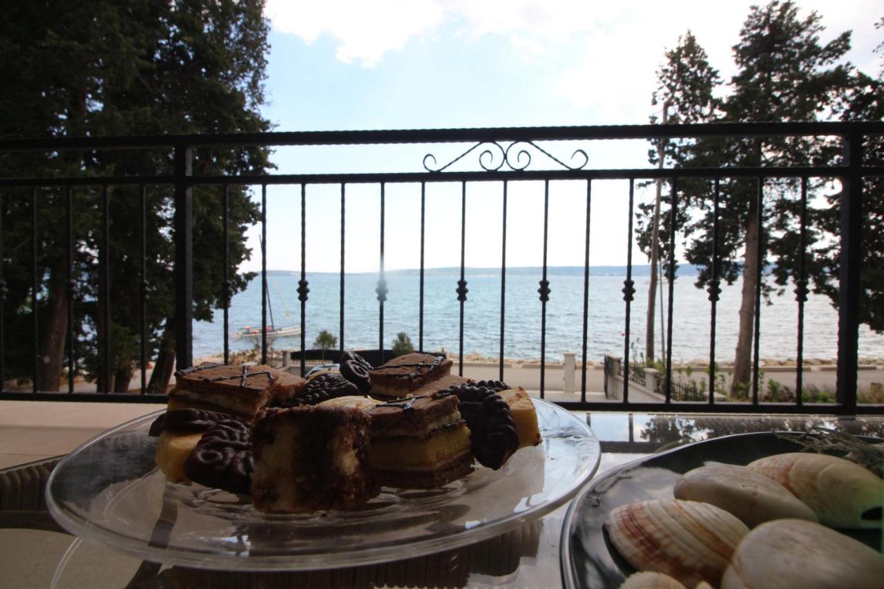 Villa Beachfront Sea Palace Kaštela Esterno foto